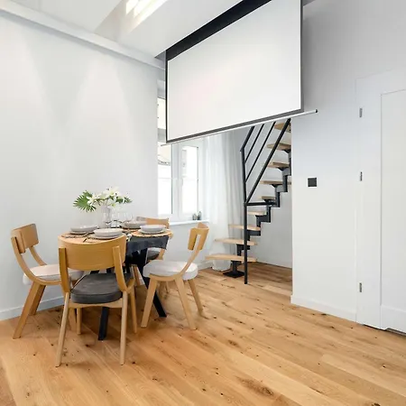 Stylish With A Mezzanine Near The Market Square By Renters Poznan