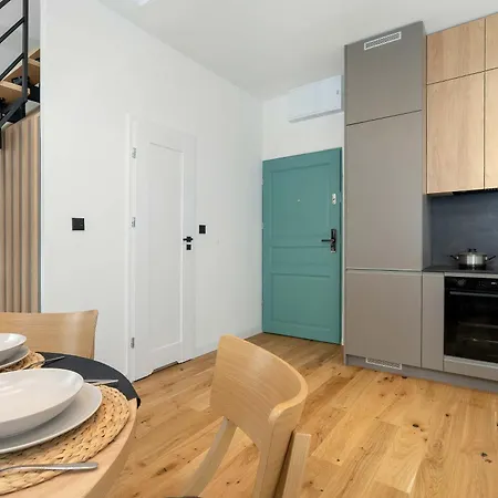 Stylish With A Mezzanine Near The Market Square By Renters Poznan